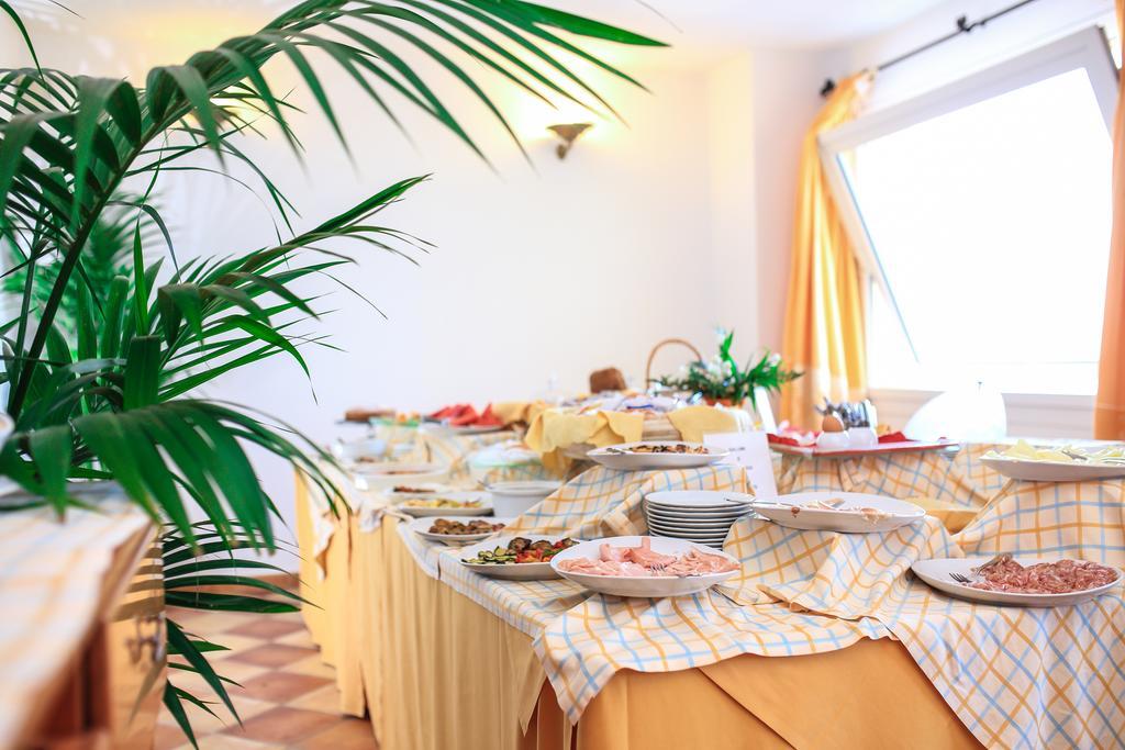 Hotel Nantis Castelsardo Bagian luar foto