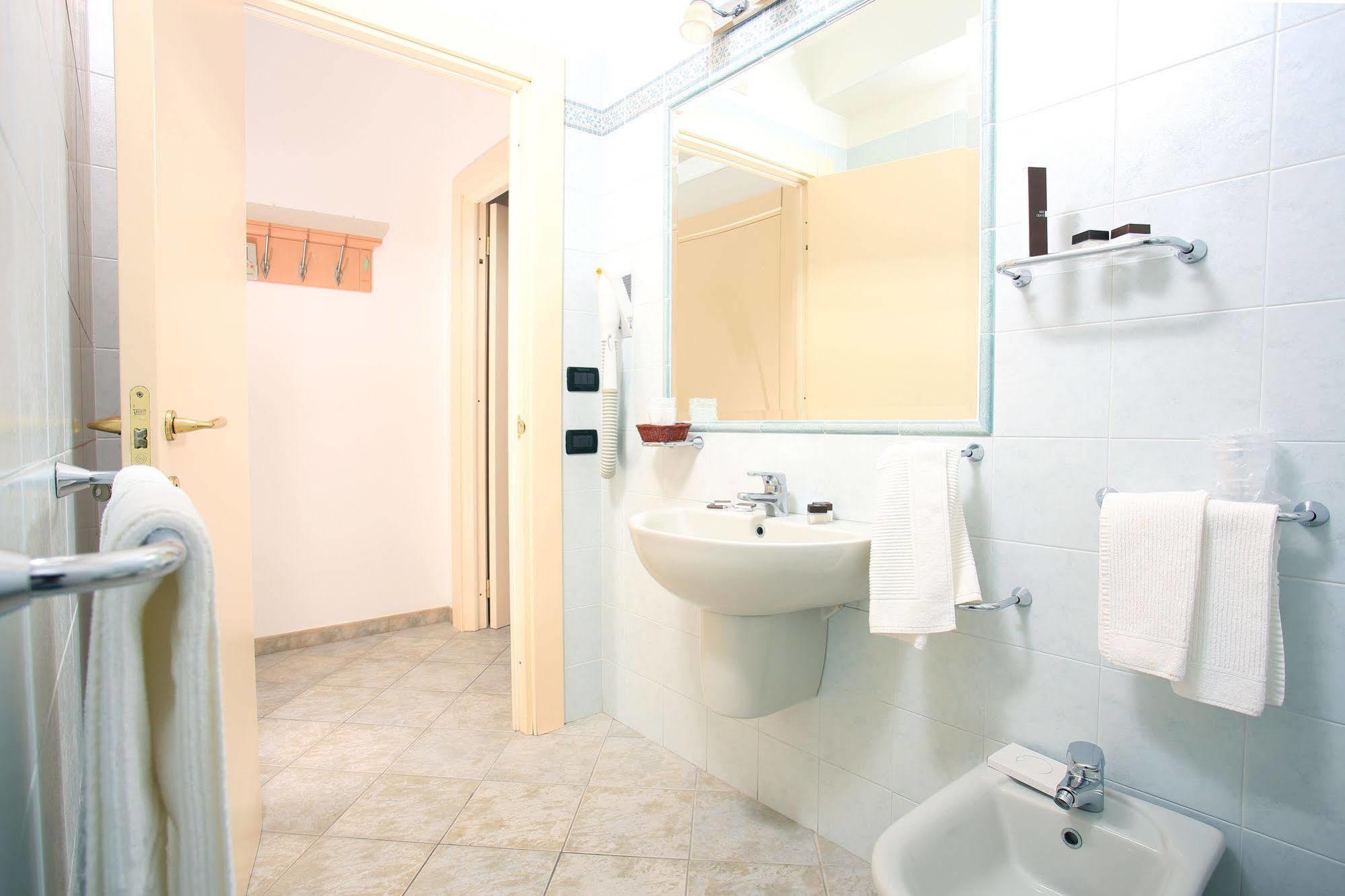 Hotel Nantis Castelsardo Bagian luar foto