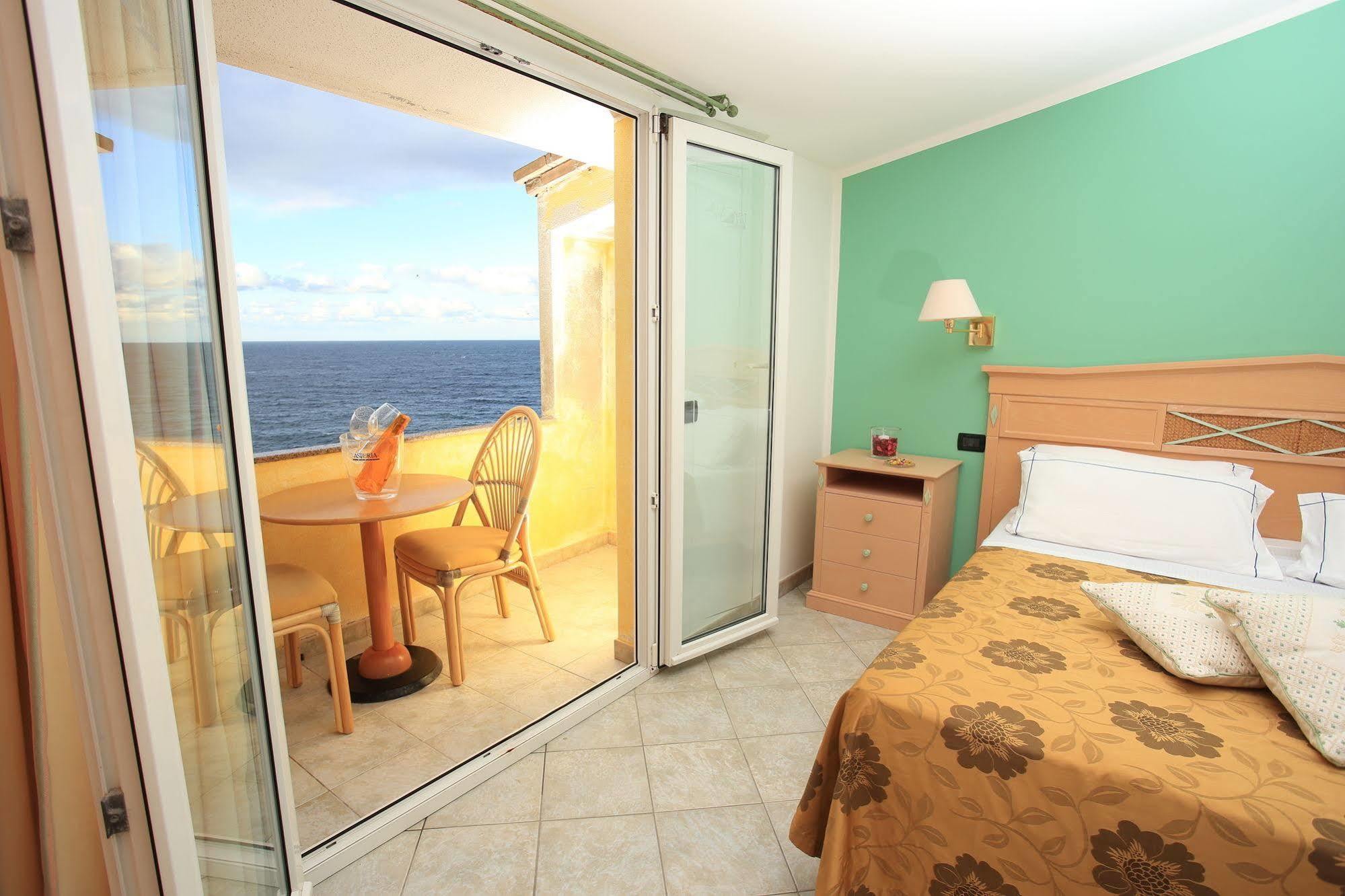 Hotel Nantis Castelsardo Bagian luar foto